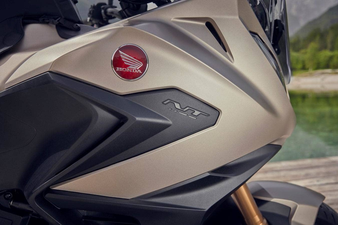 Honda NT 1100 - SKLADEM