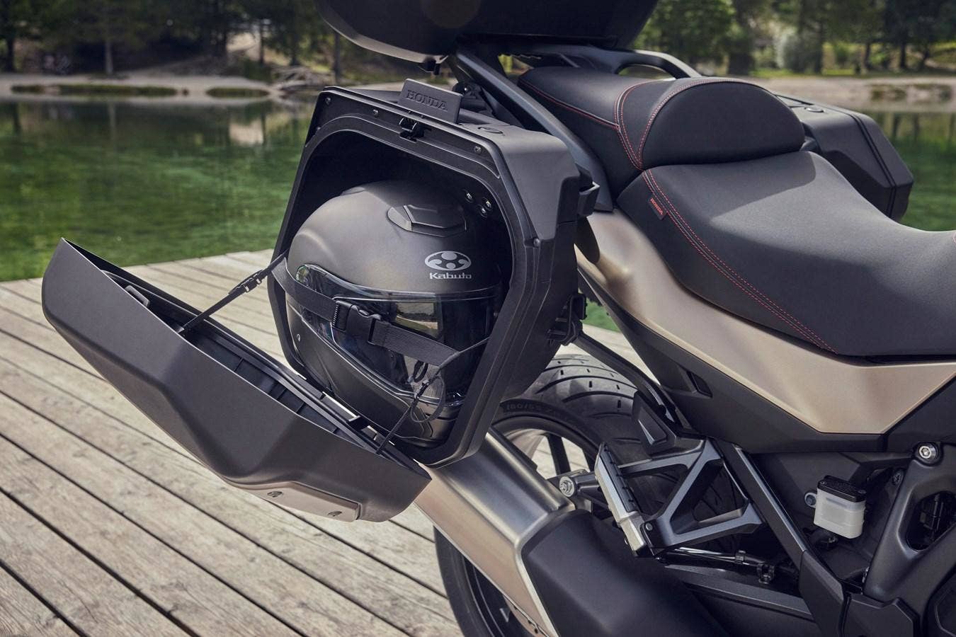 Honda NT 1100 - SKLADEM
