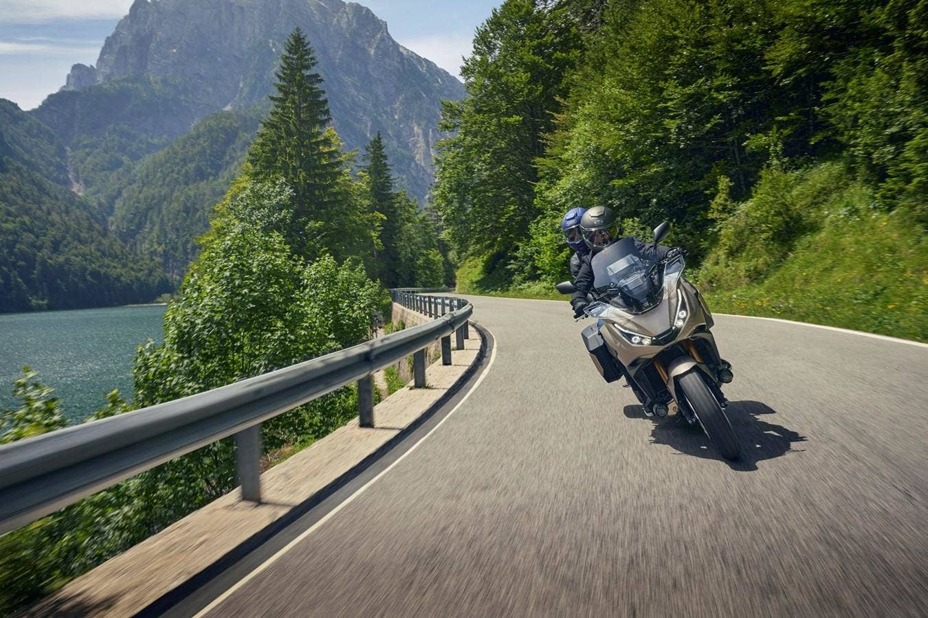 Honda NT 1100 - SKLADEM