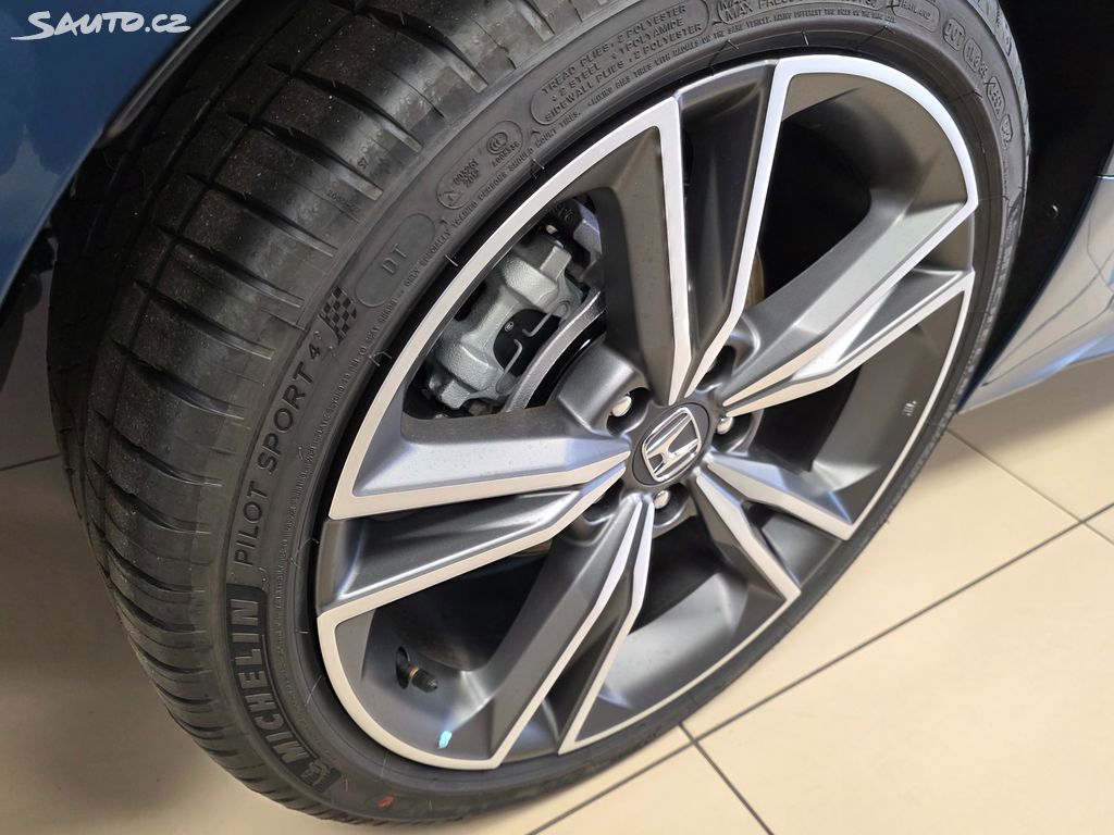 Honda Civic 5D 2,0 e:HEV Advance MY2026