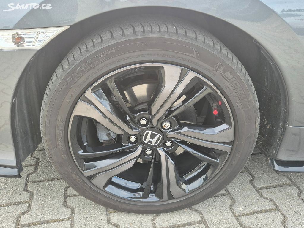 Honda Civic 1,5TV Sport 6MT - TOP STAV