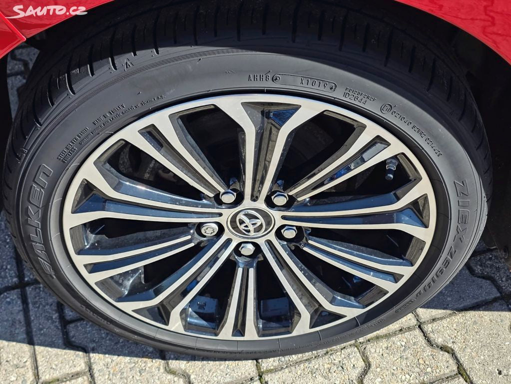 Toyota Corolla 1,8 Hybrid - 1.maj. TOP STAV
