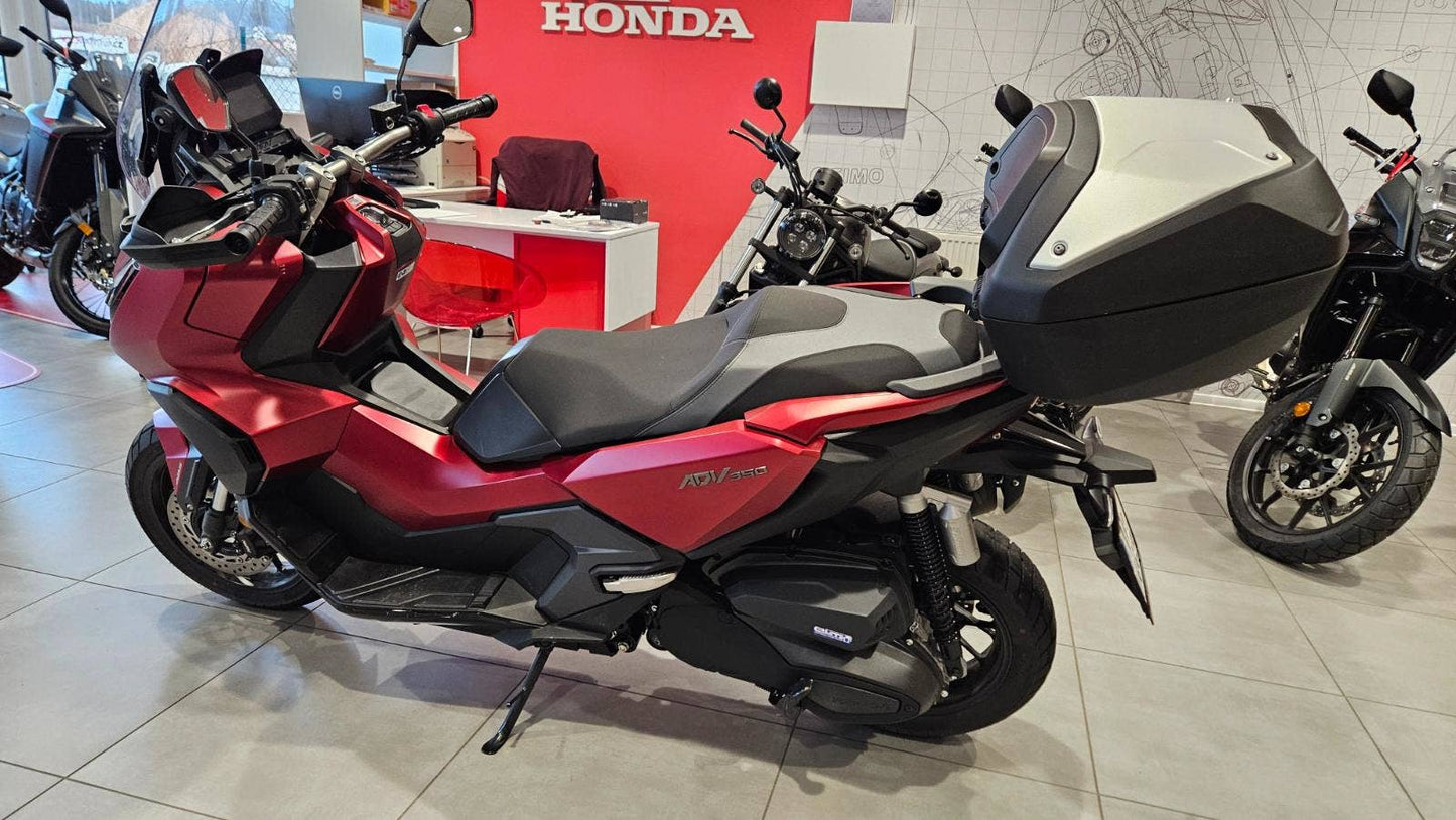 Honda ADV 350 - DEMO motocykl vč. Smart Top Box