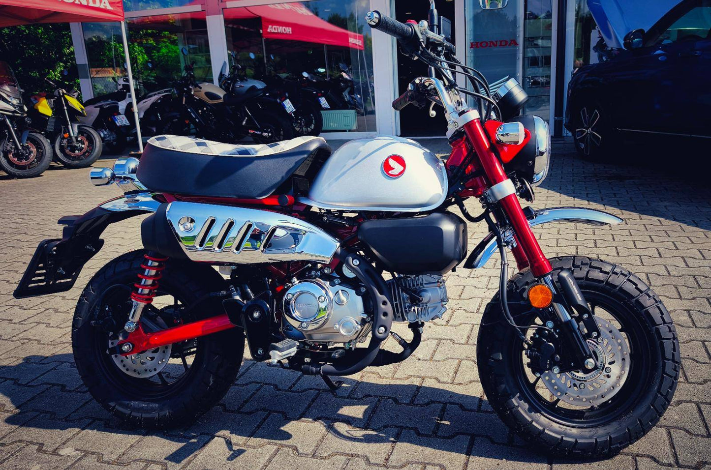 Honda Z125 Monkey - SKLADEM