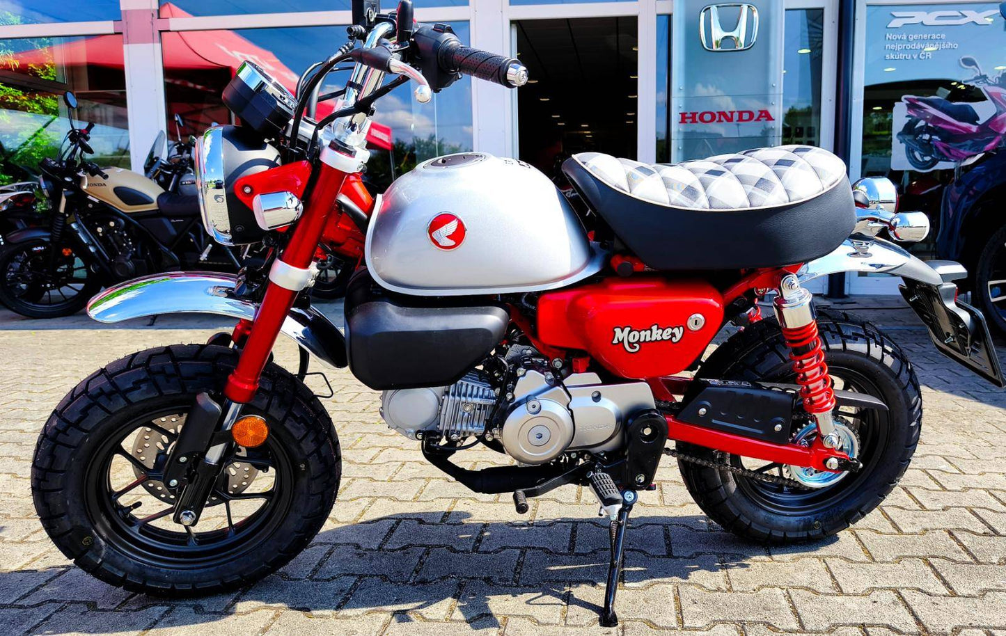 Honda Z125 Monkey - SKLADEM