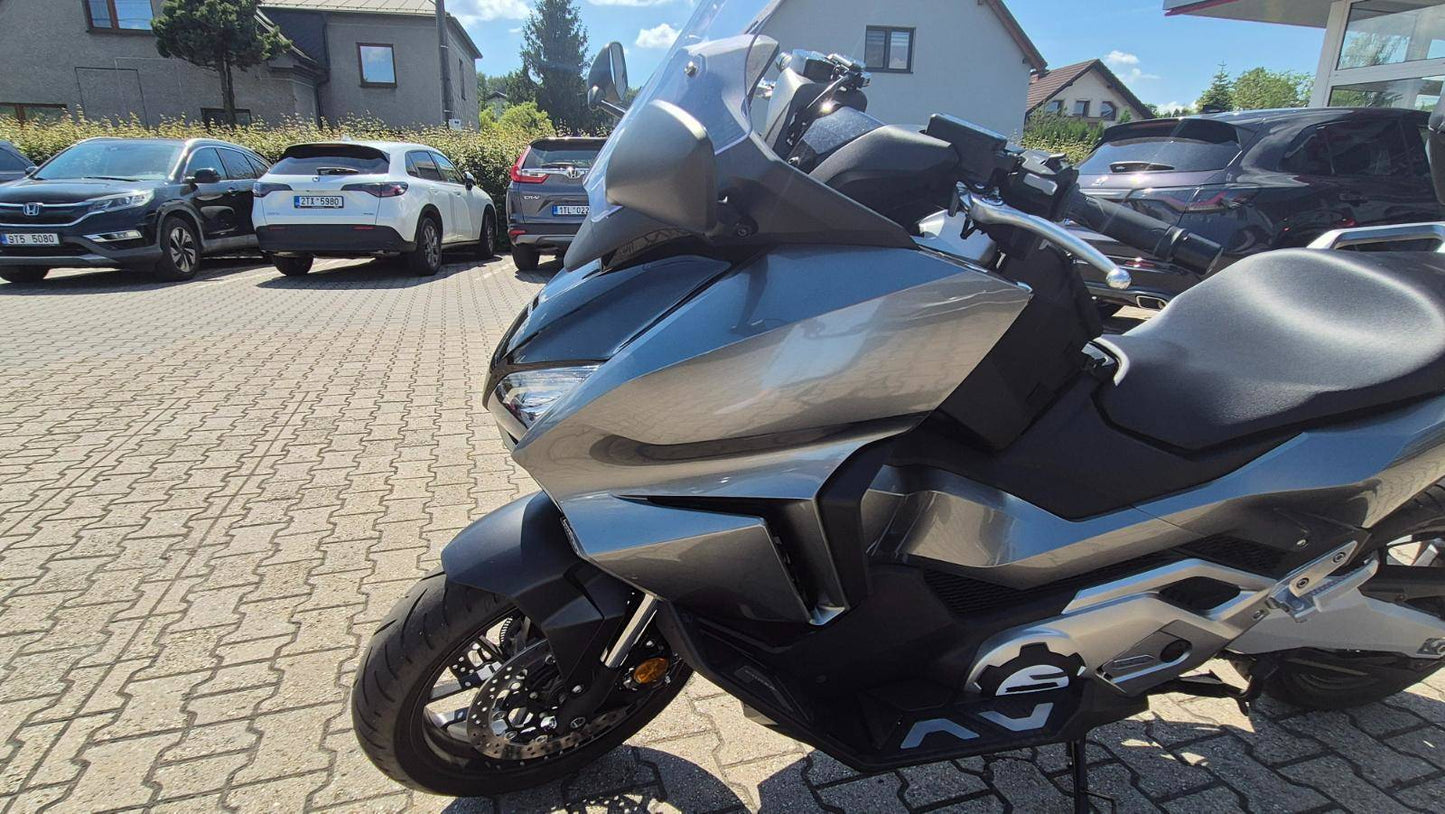 Honda Forza 750
