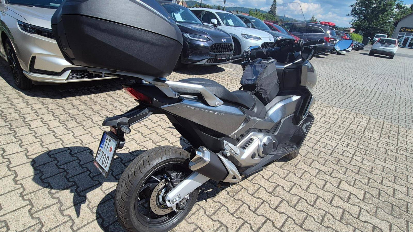 Honda Forza 750