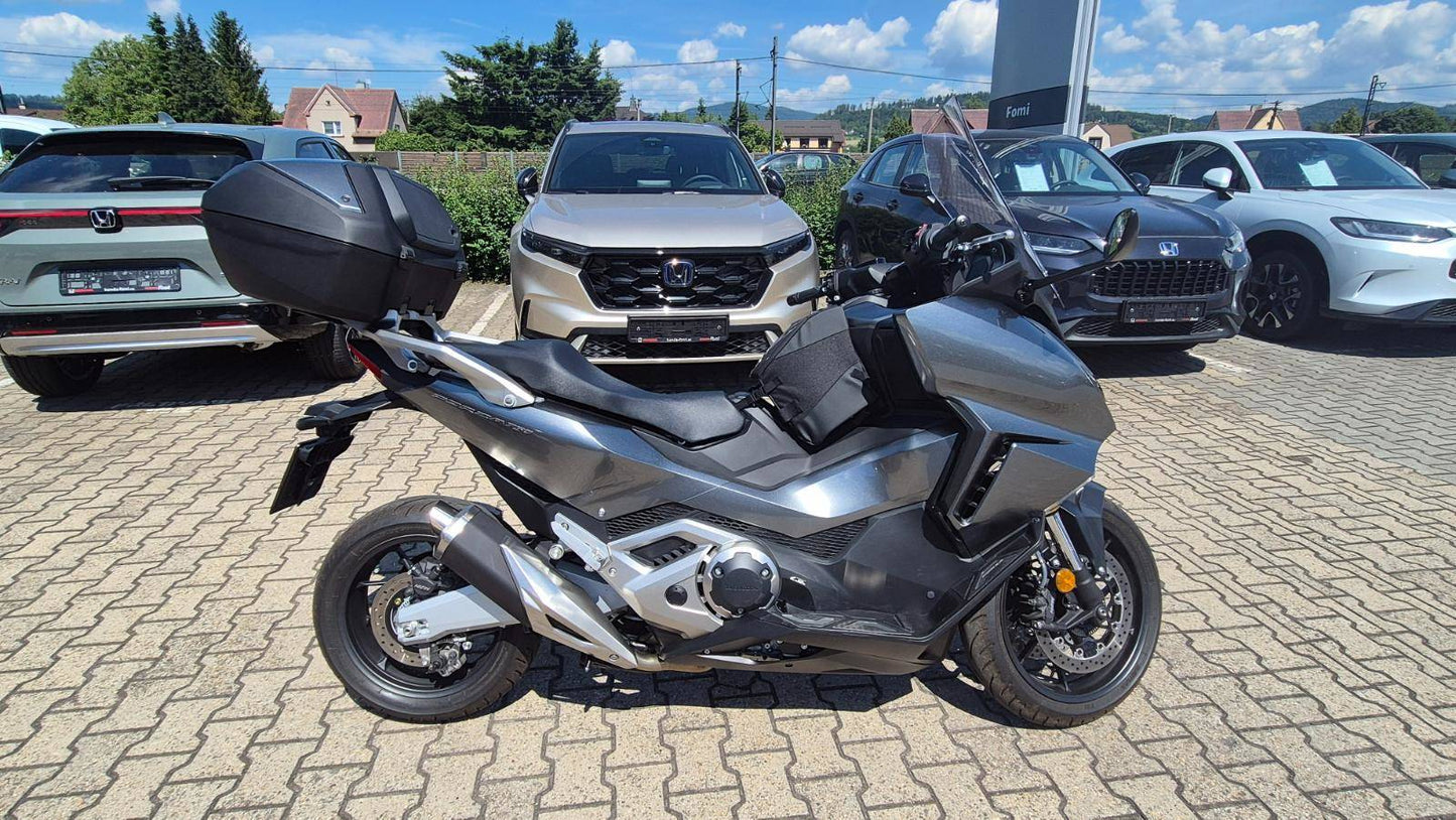 Honda Forza 750