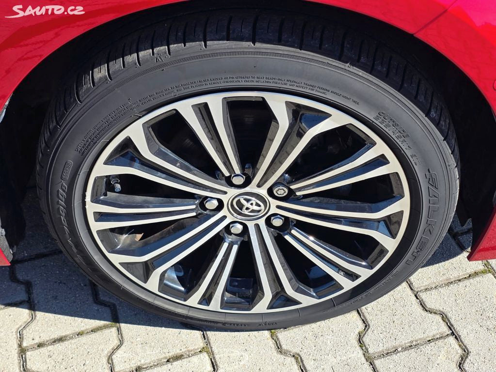 Toyota Corolla 1,8 Hybrid - 1.maj. TOP STAV