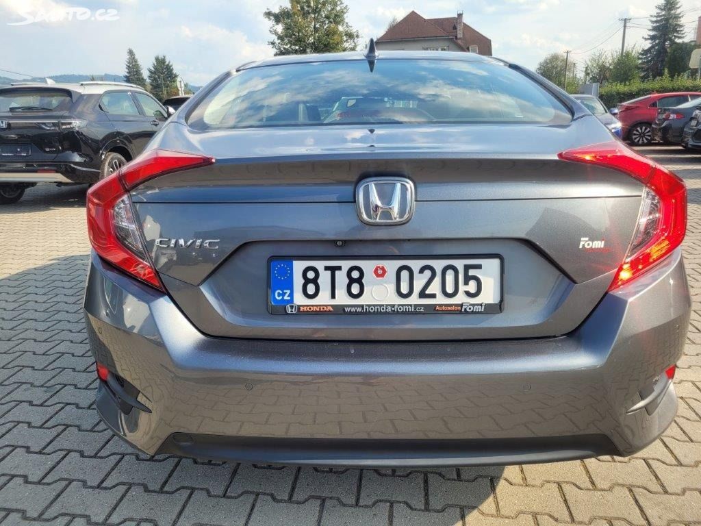 Honda Civic 1,5 TV Executive + ZIMNÍ KOLA