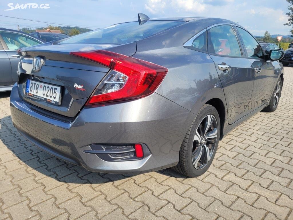 Honda Civic 1,5 TV Executive + ZIMNÍ KOLA