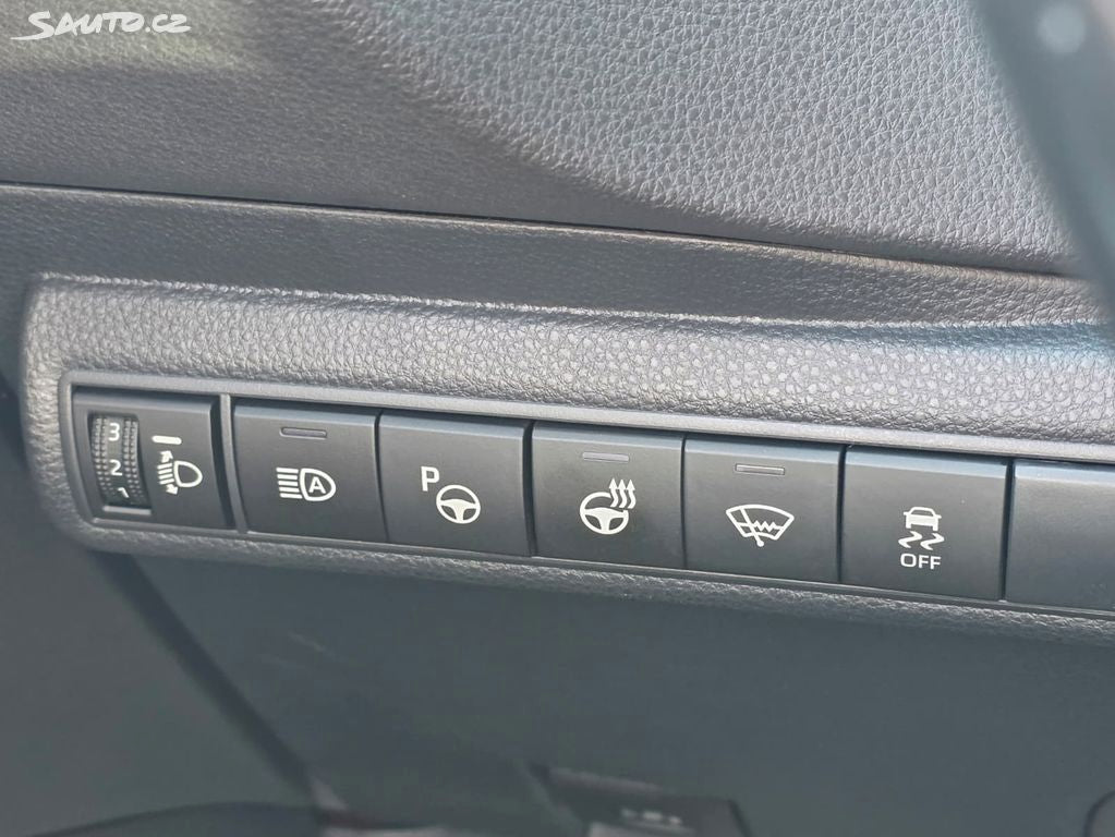 Toyota Corolla 1,8 Hybrid - 1.maj. TOP STAV