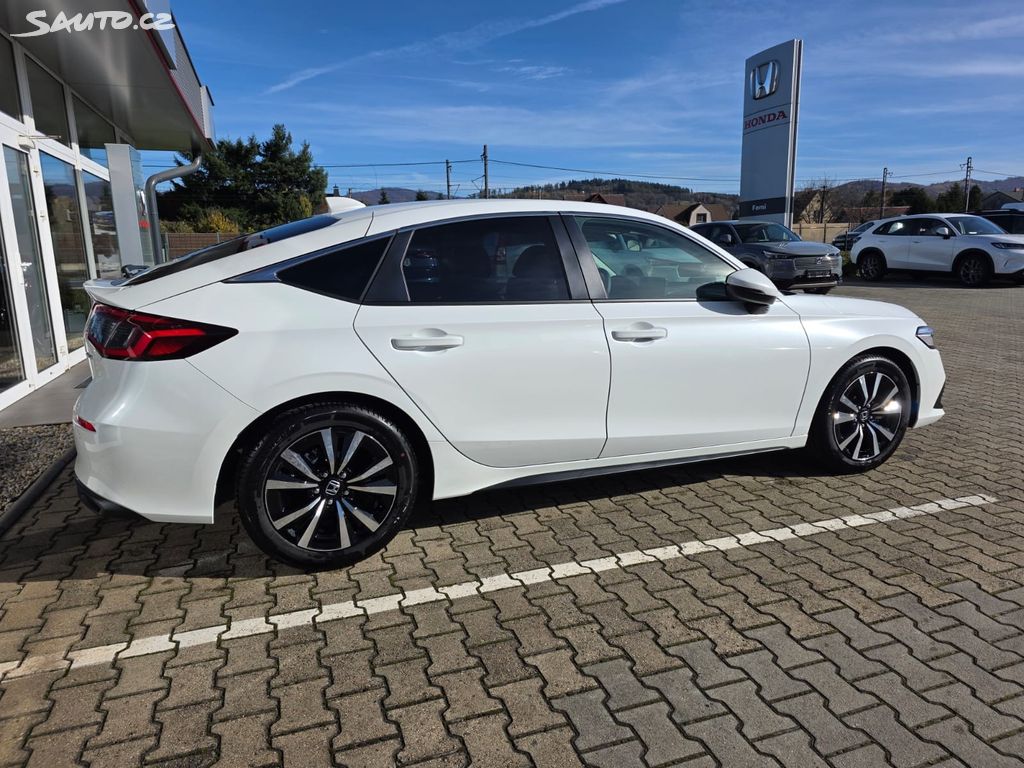 Honda Civic 2,0e:HEV Elegance AKCE